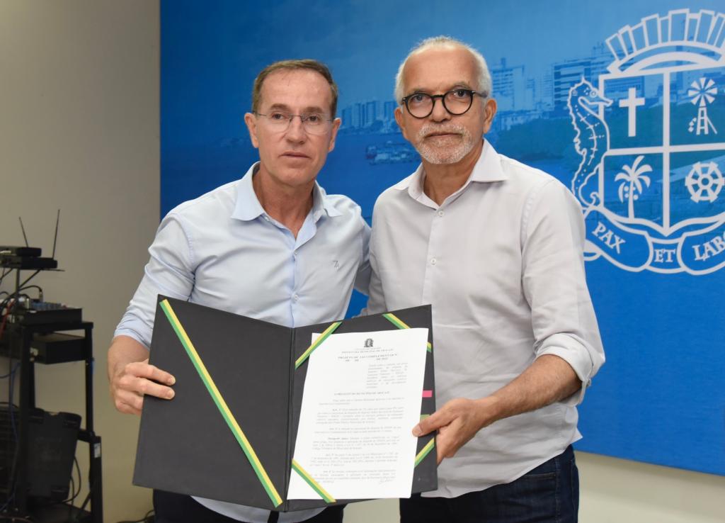 Prefeito envia à Câmara projetos de lei para subsidiar transporte público e para amenizar a crise - SMTT Aracaju